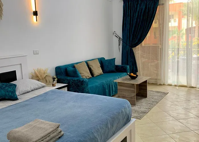 Cozy With Pool In Sheikh Apartment